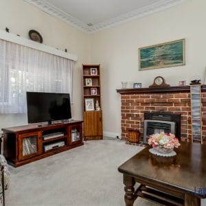 31 Arundel Street Bayswater WA living room picture.