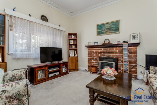 31 Arundel Street Bayswater WA living room picture.