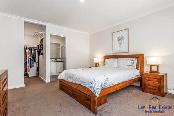 Walk in Wardrobe picture
