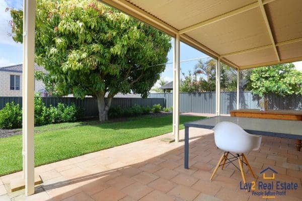 Rear patio area picture.