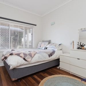 Fourth bedroom picture.