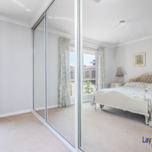 Built in Robes with mirrors in the main bedroom at 3-146 Shakespeare Avenue Yokine picture.