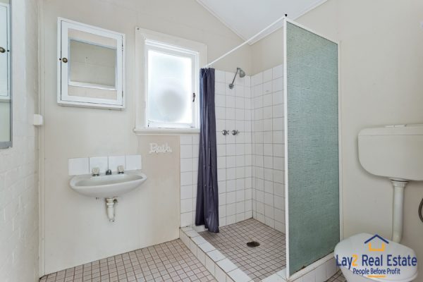 The bathroom picture at 47 Kathleen Street Bassendean WA picture.