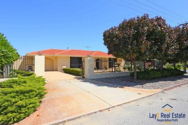 Fornt o fhouse picture at 52 Peterborough Crescent Morley WA.