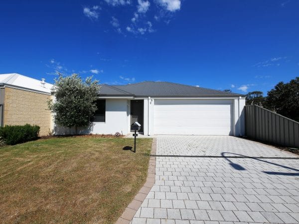 front picture of the house at 21 Wooleen Parkway Beeliar WA