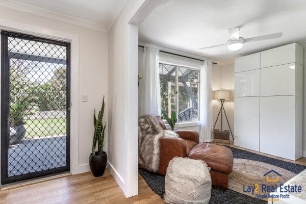 102 Hamilton Street Bassendean Entry picture.