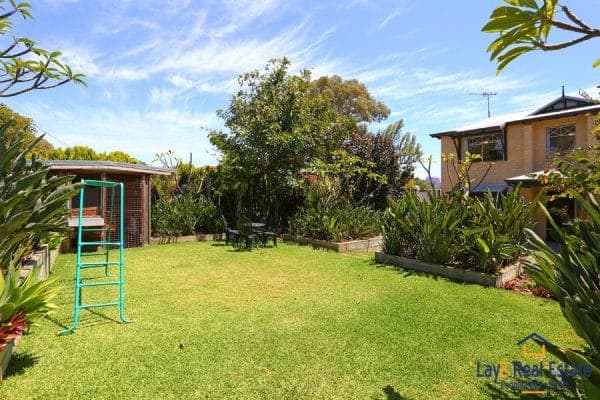 2012 Hamilton Street front yard picture.