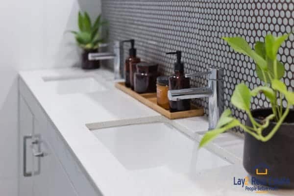 102 Hamilton Street Bassendean main bathroom vanity picture.