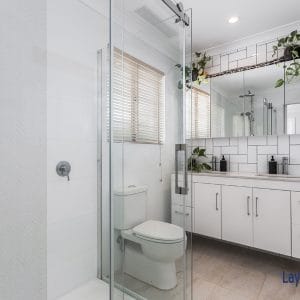 102 Hamilton Street Bassendean second bathroom picture.