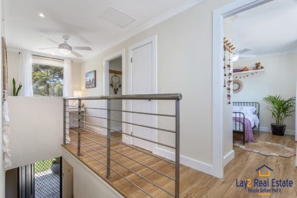 102 Bassendean Street Bassendean upstairs landing picture.