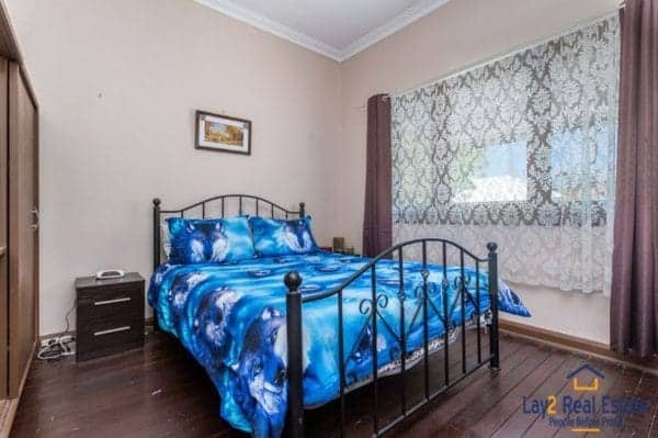 Bedromm picture at 21 Grafton Road Bayswater.