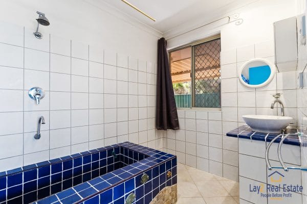 1 - 4 Keatley Court Mirabooka WA Bathroom picture.
