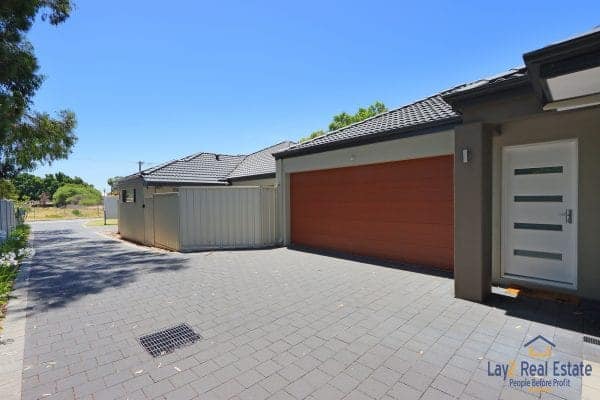 Picture of the front of 39 Foyle Road Bayswater