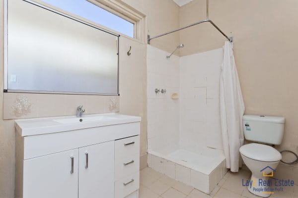 Lounge Bathroom picture