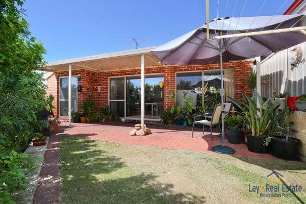 Picture of the rear yard.