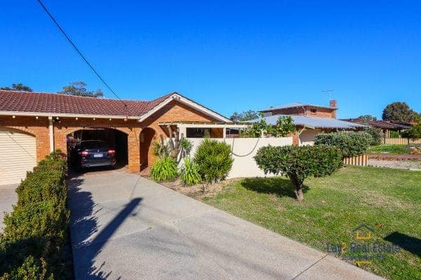 49B Havenvale Crescent, Dianella. FIRST HOMEBUYER SPECIAL Affordable three bedroom duplex half with two living areas. - Image 2