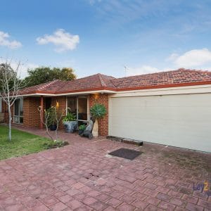 36C Kitchener Ave Bayswater front yard