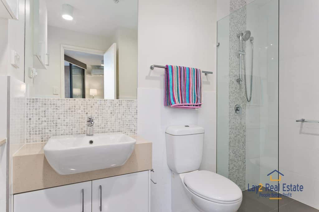 4/288 Lord Street, Highgate 6003. Hollywood style at an affordable price. - Image 4