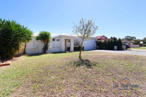 20 Jacqueline Street, Bayswater. Huge 290sqm Modern Home on 1094sqm block - Image 3