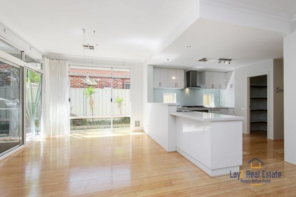 20 Jacqueline Street, Bayswater. Huge 290sqm Modern Home on 1094sqm block - Image 13