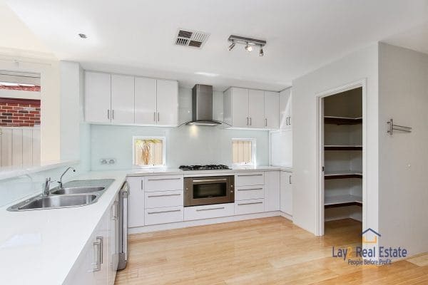 20 Jacqueline Street, Bayswater. Huge 290sqm Modern Home on 1094sqm block - Image 8