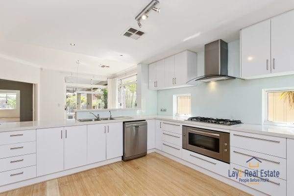 20 Jacqueline Street, Bayswater. Huge 290sqm Modern Home on 1094sqm block - Image 9
