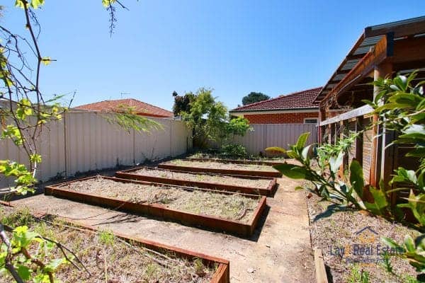 20 Jacqueline Street, Bayswater. Huge 290sqm Modern Home on 1094sqm block - Image 27