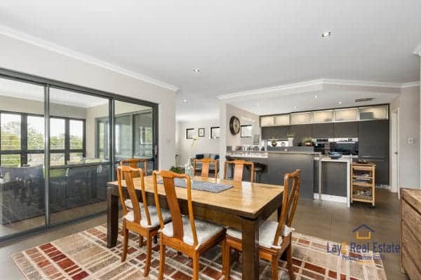 19 Sopwith Elbow, MAYLANDS. Spacious Modern Luxury Home - Image 14