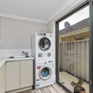 19 Sopwith Elbow, MAYLANDS. Spacious Modern Luxury Home - Image 30
