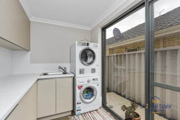 19 Sopwith Elbow, MAYLANDS. Spacious Modern Luxury Home - Image 30