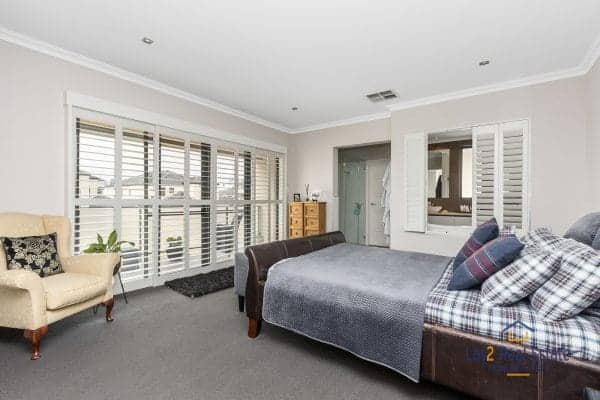19 Sopwith Elbow, MAYLANDS. Spacious Modern Luxury Home - Image 2