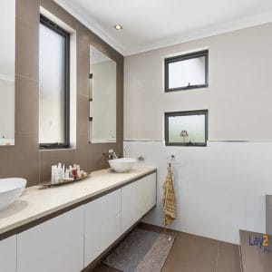 19 Sopwith Elbow, MAYLANDS. Spacious Modern Luxury Home - Image 5