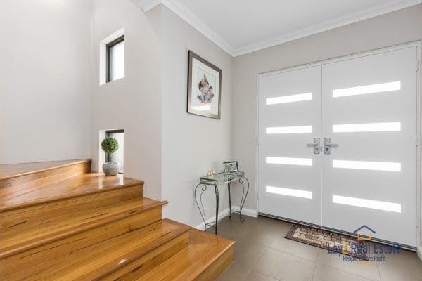 19 Sopwith Elbow, MAYLANDS. Spacious Modern Luxury Home - Image 19
