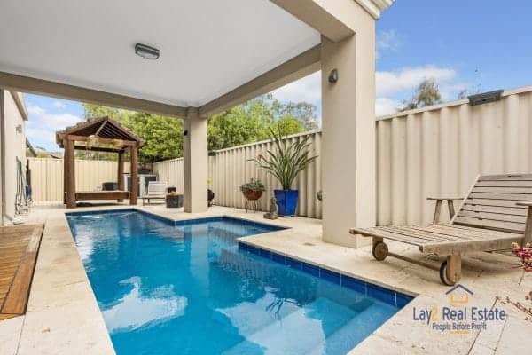 19 Sopwith Elbow, MAYLANDS. Spacious Modern Luxury Home - Image 25