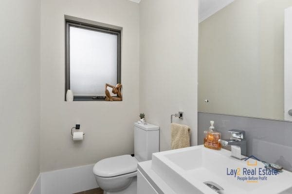 19 Sopwith Elbow, MAYLANDS. Spacious Modern Luxury Home - Image 23