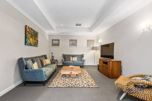 19 Sopwith Elbow, MAYLANDS. Spacious Modern Luxury Home - Image 10