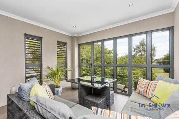 19 Sopwith Elbow, MAYLANDS. Spacious Modern Luxury Home - Image 15