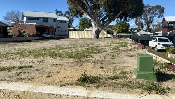 7 McGann Street, Bayswater. Wide Frontage Building Block Ready To Build On.