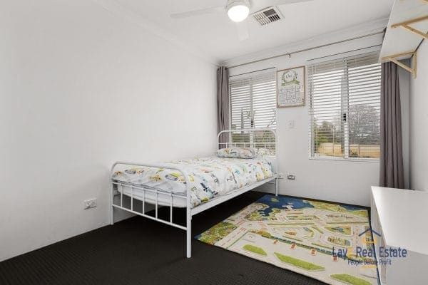 Quiet Bayswater Border Location, Modern 4 x 2 Home. - Image 13