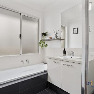 Quiet Bayswater Border Location, Modern 4 x 2 Home. - Image 12