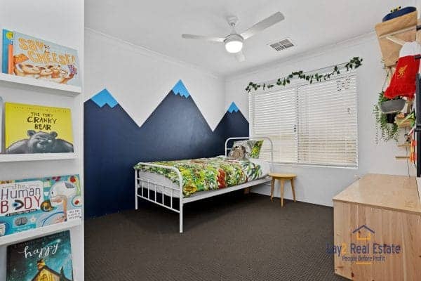 Quiet Bayswater Border Location, Modern 4 x 2 Home. - Image 11