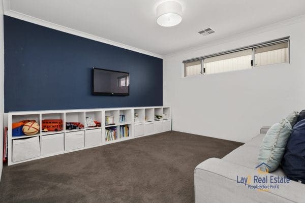 Quiet Bayswater Border Location, Modern 4 x 2 Home. - Image 8