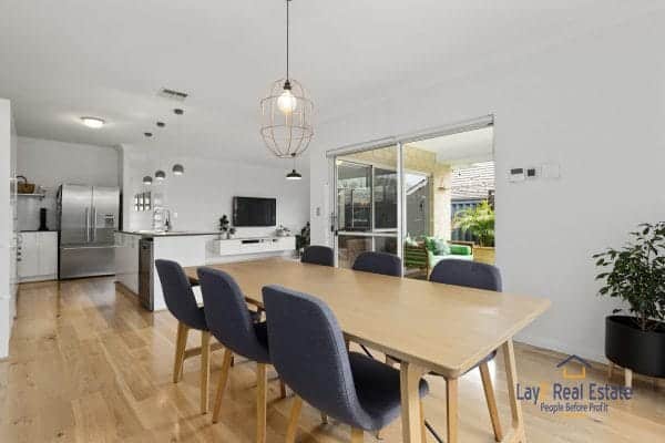 Quiet Bayswater Border Location, Modern 4 x 2 Home. - Image 6
