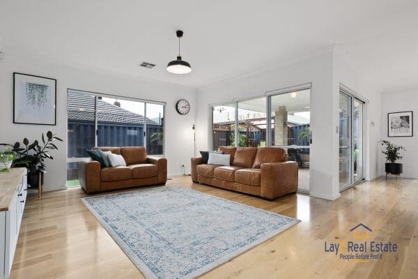 Quiet Bayswater Border Location, Modern 4 x 2 Home. - Image 2
