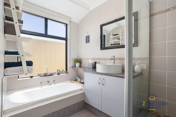 25 Jacqueline Street, Ashfield - Bayswater Border - Modern, Stylish 4 Bedroom Home  - Ideal for Couples, Professionals or Downsizers. - Image 10