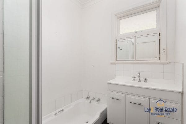 127 Whatley Crescent Bayswater 6053 - Stroll to Bayswater Village Precinct in Minutes! - Image 12