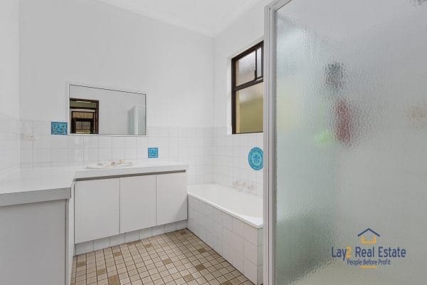 32 Leake Street Bayswater 6053  - Family Home in Superior Location! - Image 10