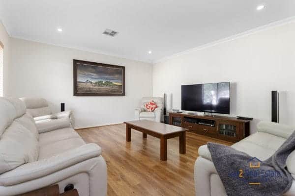 12 Jacqueline Street Bayswater WA 6053 - It's Beautiful Inside and Out. 3 Bed, 2 Bath, 2 Living Areas. - Image 5