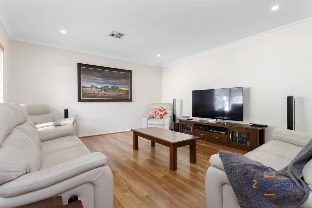 12 Jacqueline Street Bayswater WA 6053 - It's Beautiful Inside and Out. 3 Bed, 2 Bath, 2 Living Areas. - Image 5