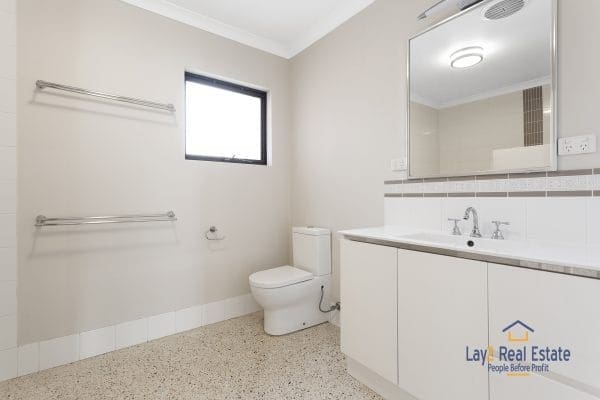 30 Cobden Street Bayswater WA 6053 - Modern 2014 Built Spacious 2 Storey Home - Image 20